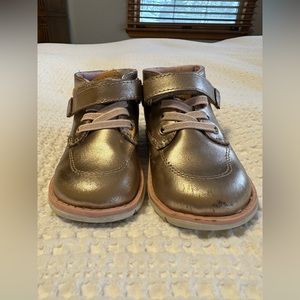 Stride Rite Quinn boot rose gold size 6.5